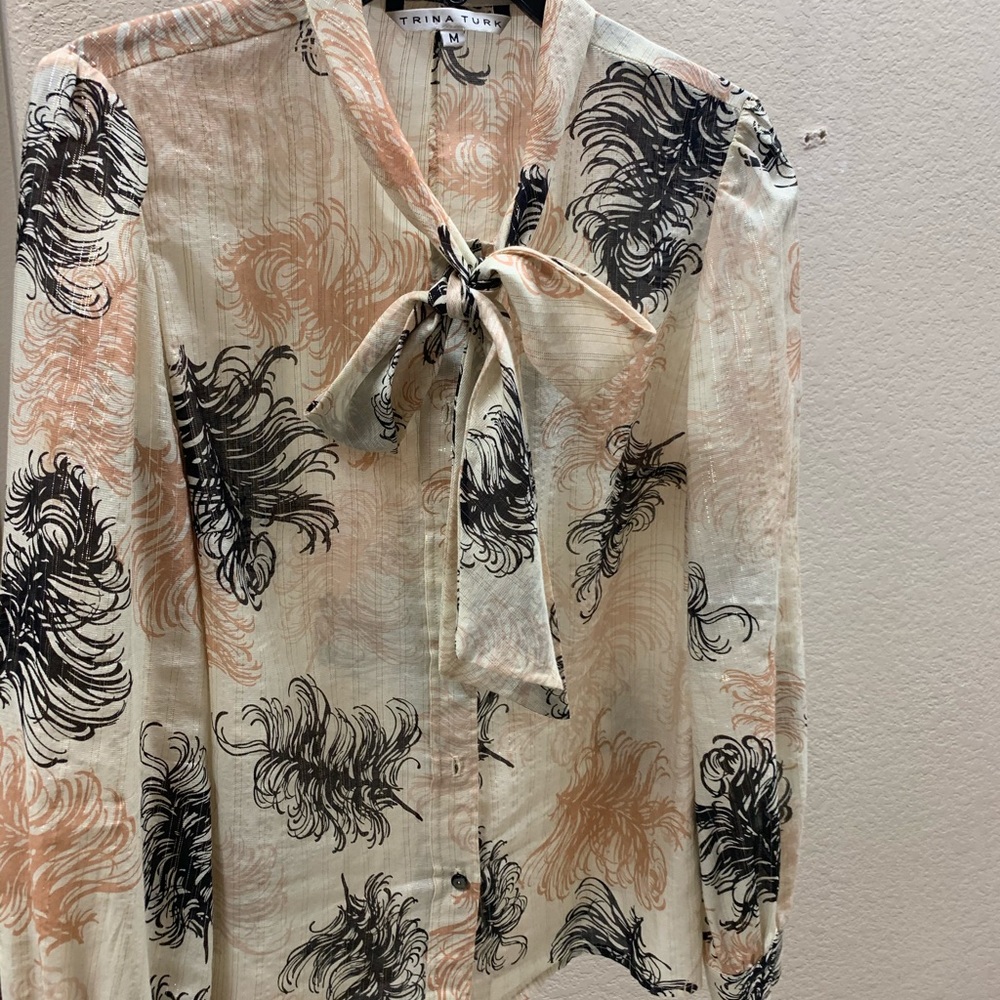 Blouse with tie